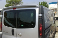 Autostyle zadn� spoiler k�ilt nad okno Opel Vivaro (model s dvojk��dl�mi dve�mi) -- rok v�roby 2001-14