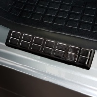 Nerez p�edn� kryty prah� �ern� Embossed rectangles Opel Vivaro III -- od roku v�roby 2019-
